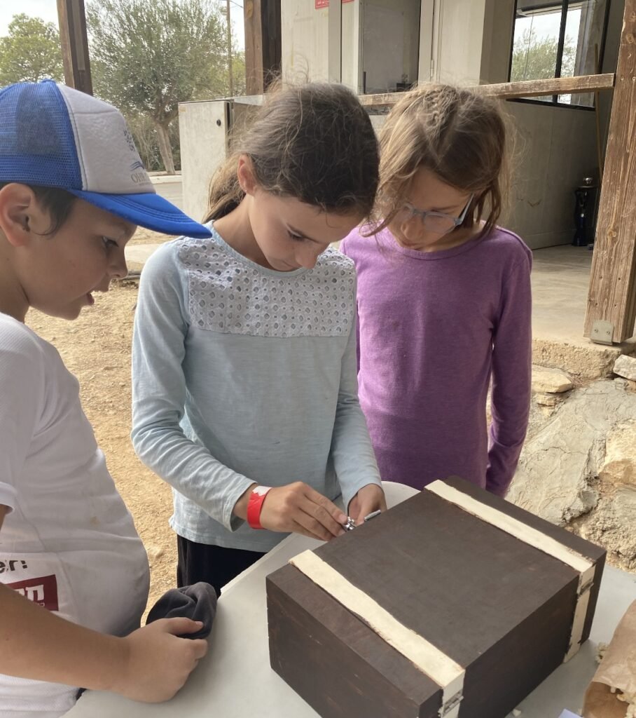 Children working together on the mystery hunt